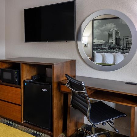 Super 8 By Wyndham Williamsburg/Historic Area Hotel Екстериор снимка
