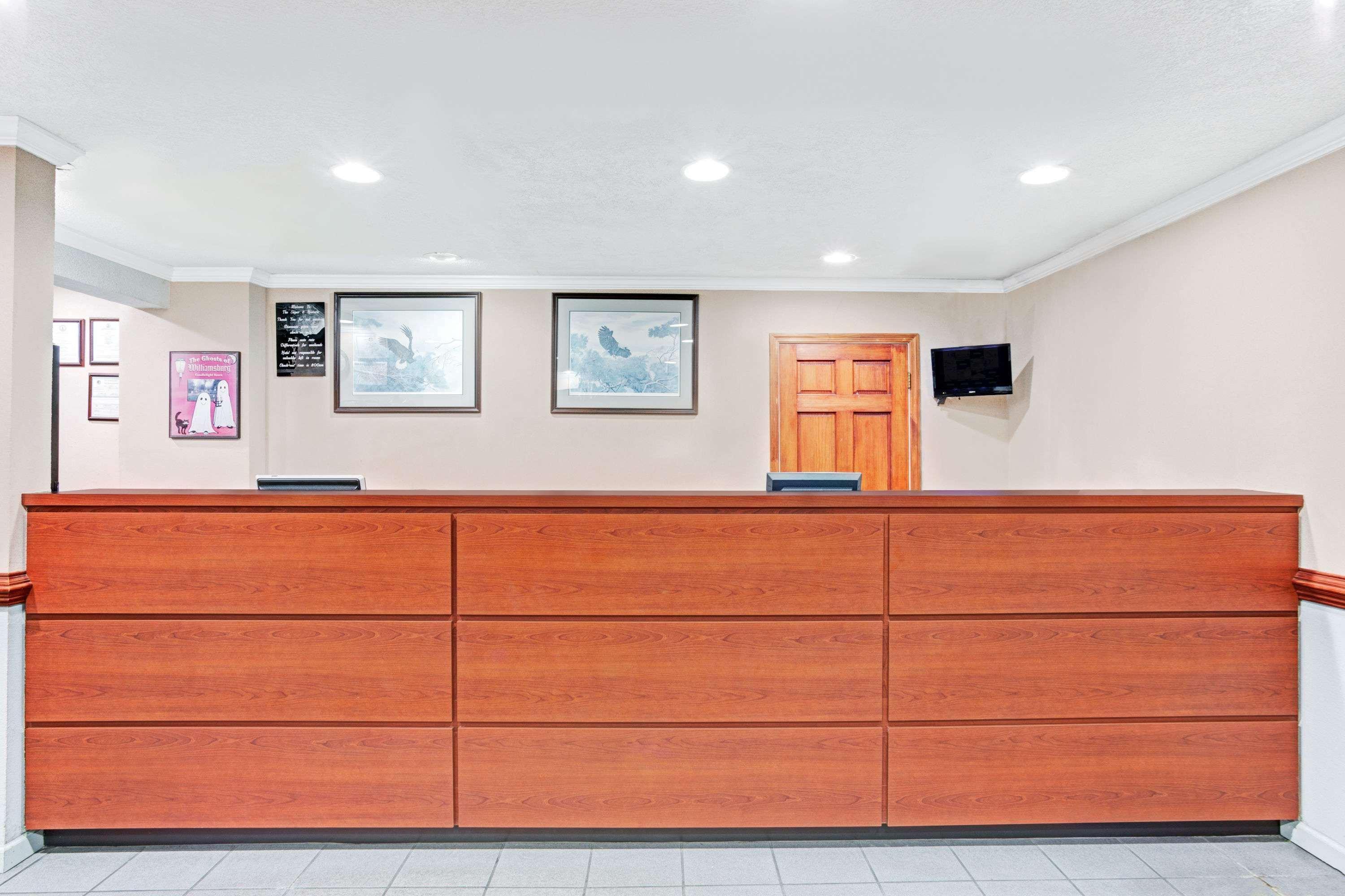 Super 8 By Wyndham Williamsburg/Historic Area Hotel Екстериор снимка