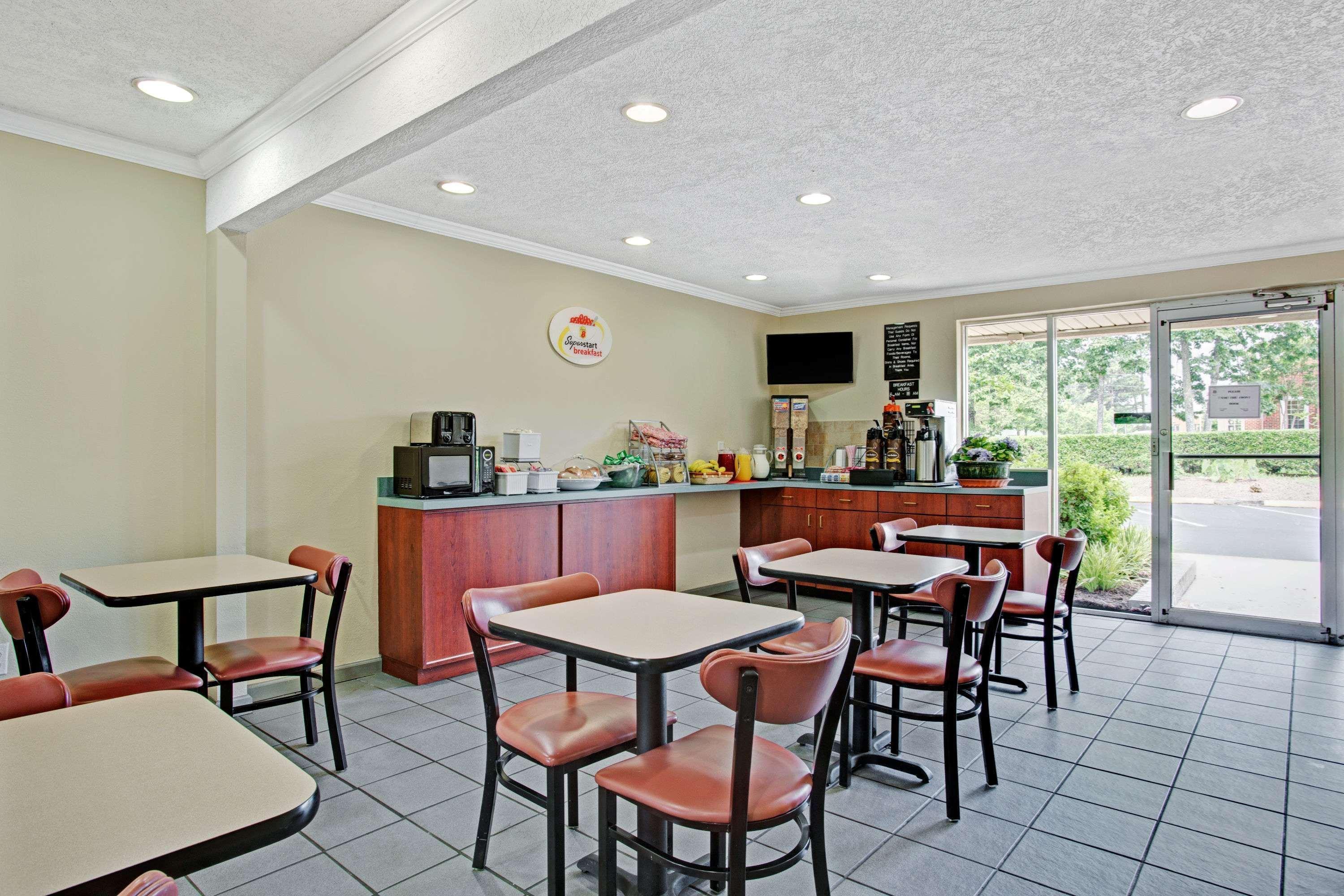 Super 8 By Wyndham Williamsburg/Historic Area Hotel Екстериор снимка