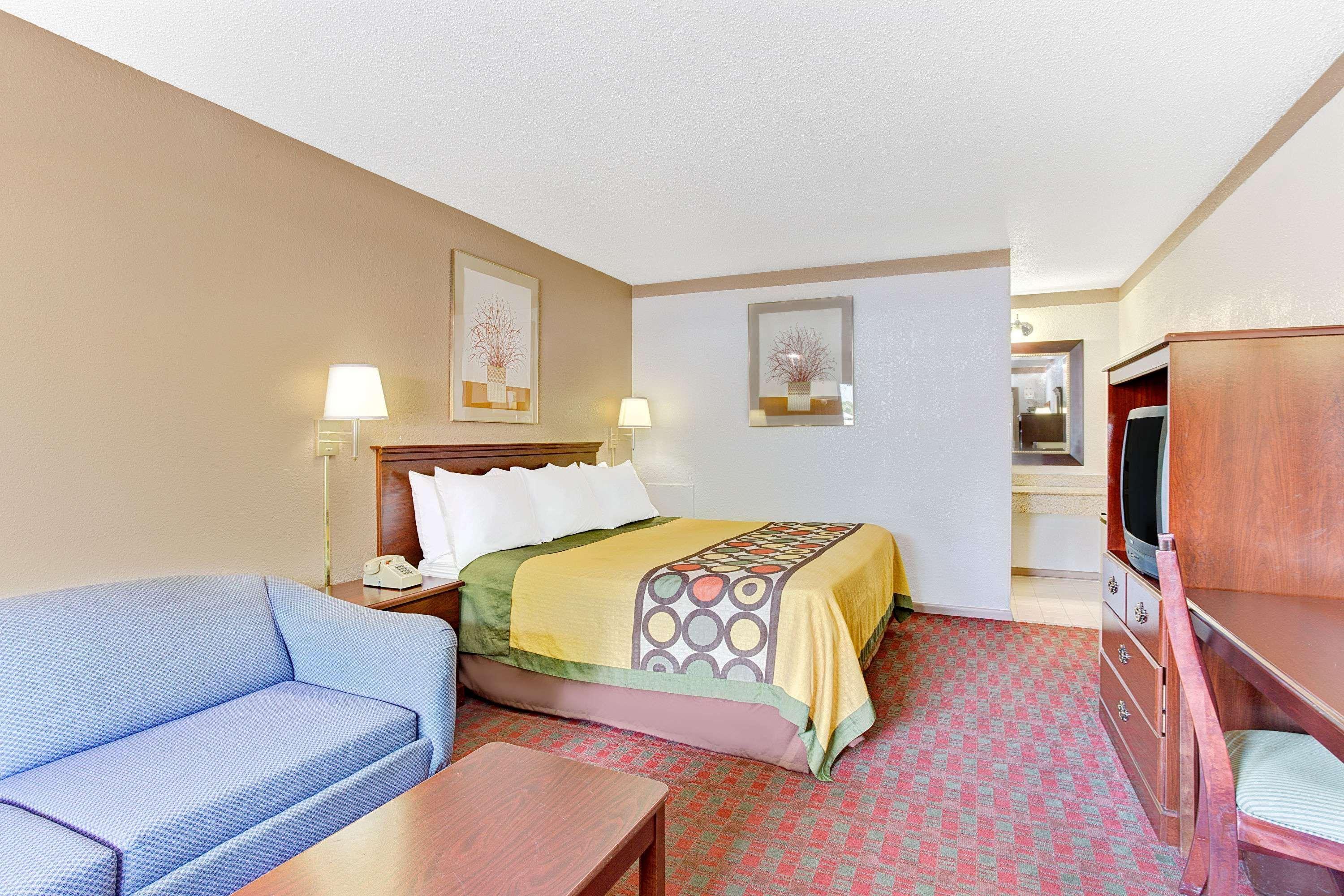 Super 8 By Wyndham Williamsburg/Historic Area Hotel Екстериор снимка